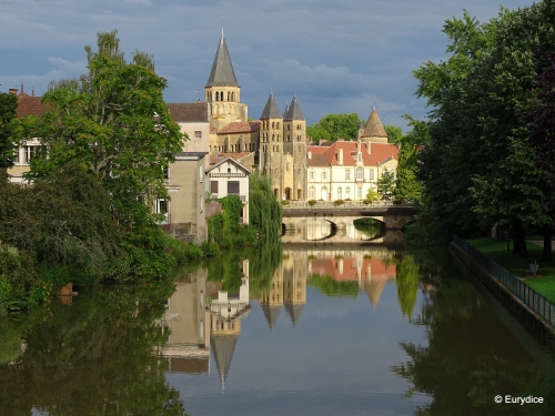 Paray le Monial, Bourgogne, Bourbince, basilique, Sacré Coeur